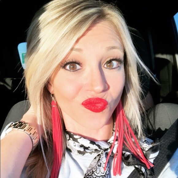 Meet your Posher, Heather - Picture 2 of 2